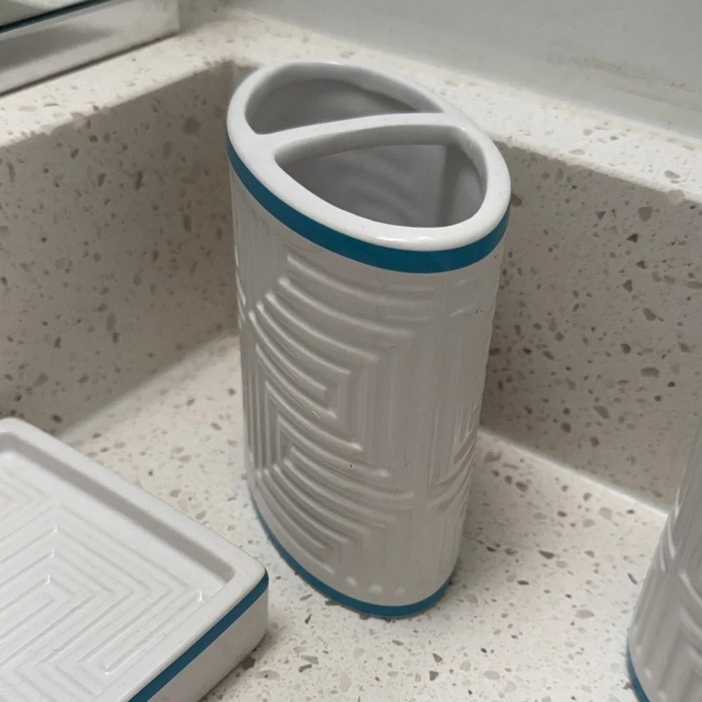 ⚜️ Jonathan Adler White and Blue Bath Accessory Set